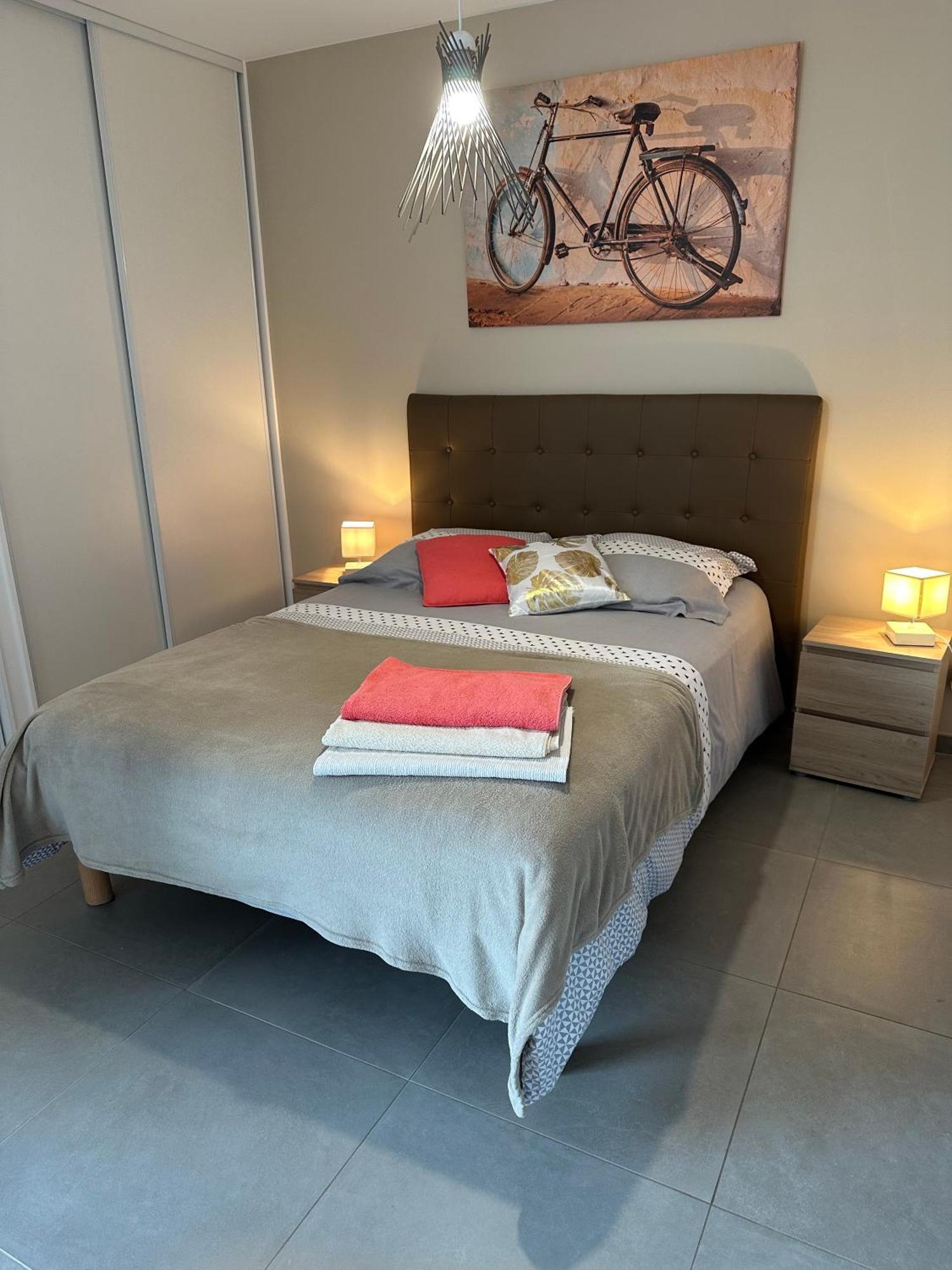A La Belle Quatrieme Etoile Apartment Анси Екстериор снимка