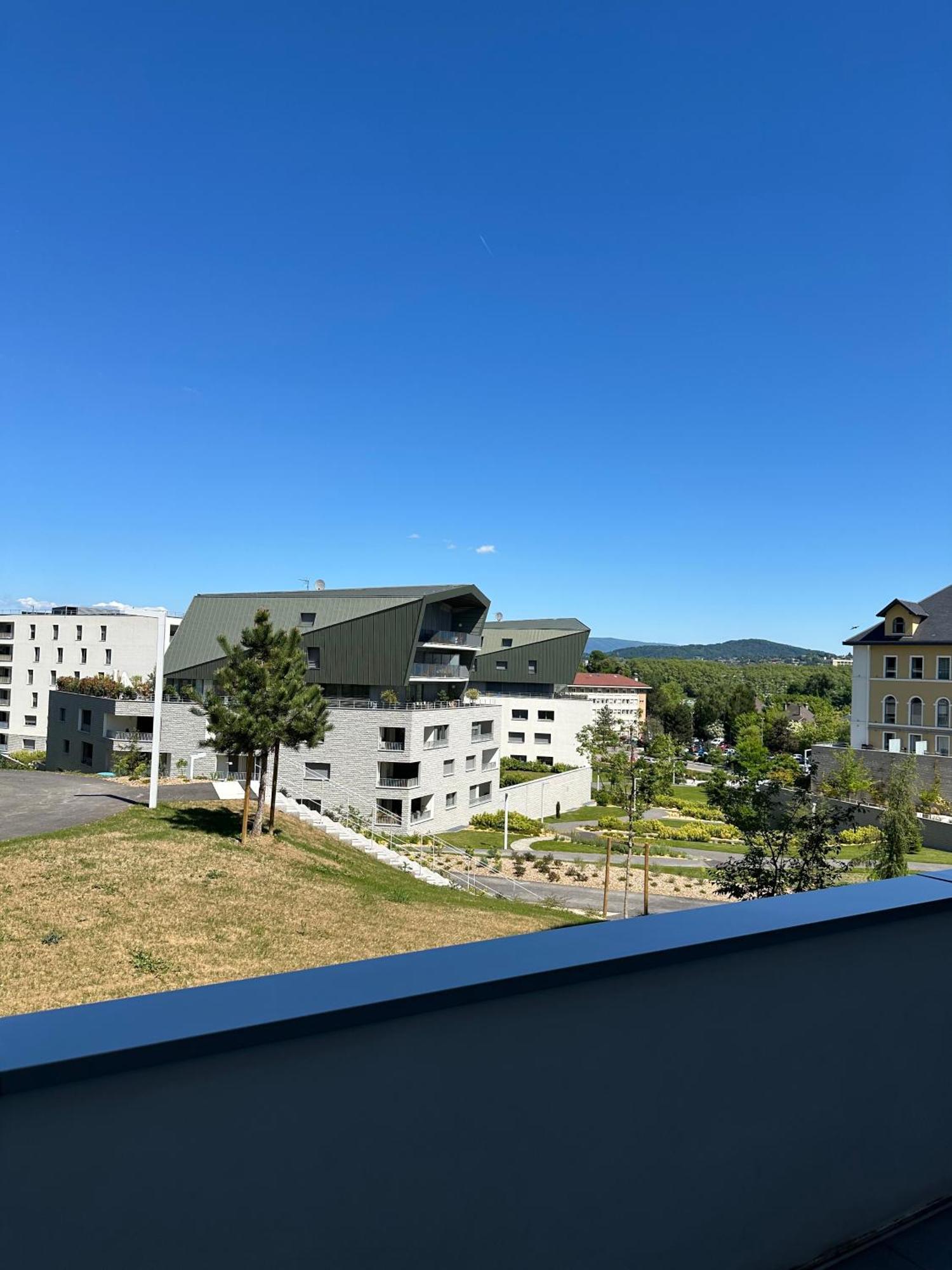 A La Belle Quatrieme Etoile Apartment Анси Екстериор снимка